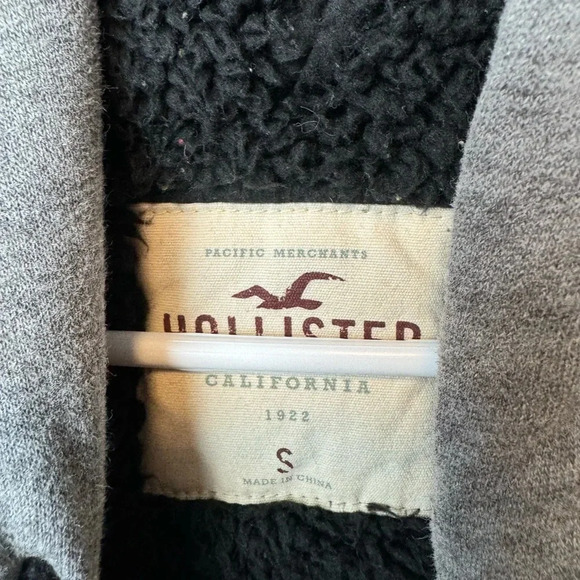 Hollister Men’s Sherpa Lined Gray‎ Fleece Full Zipper Sweatshirt Hooded Size Sm - Picture 2 of 6